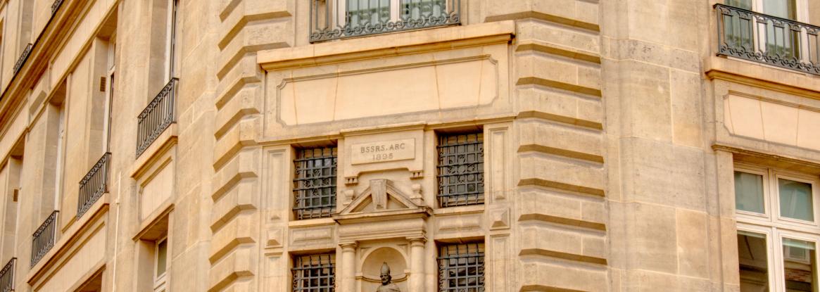 The summer sales in the Faubourg Saint-Antoine quarter
